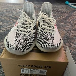 Yezzy zebra only wore one time to a gathering great condition authentic!!!